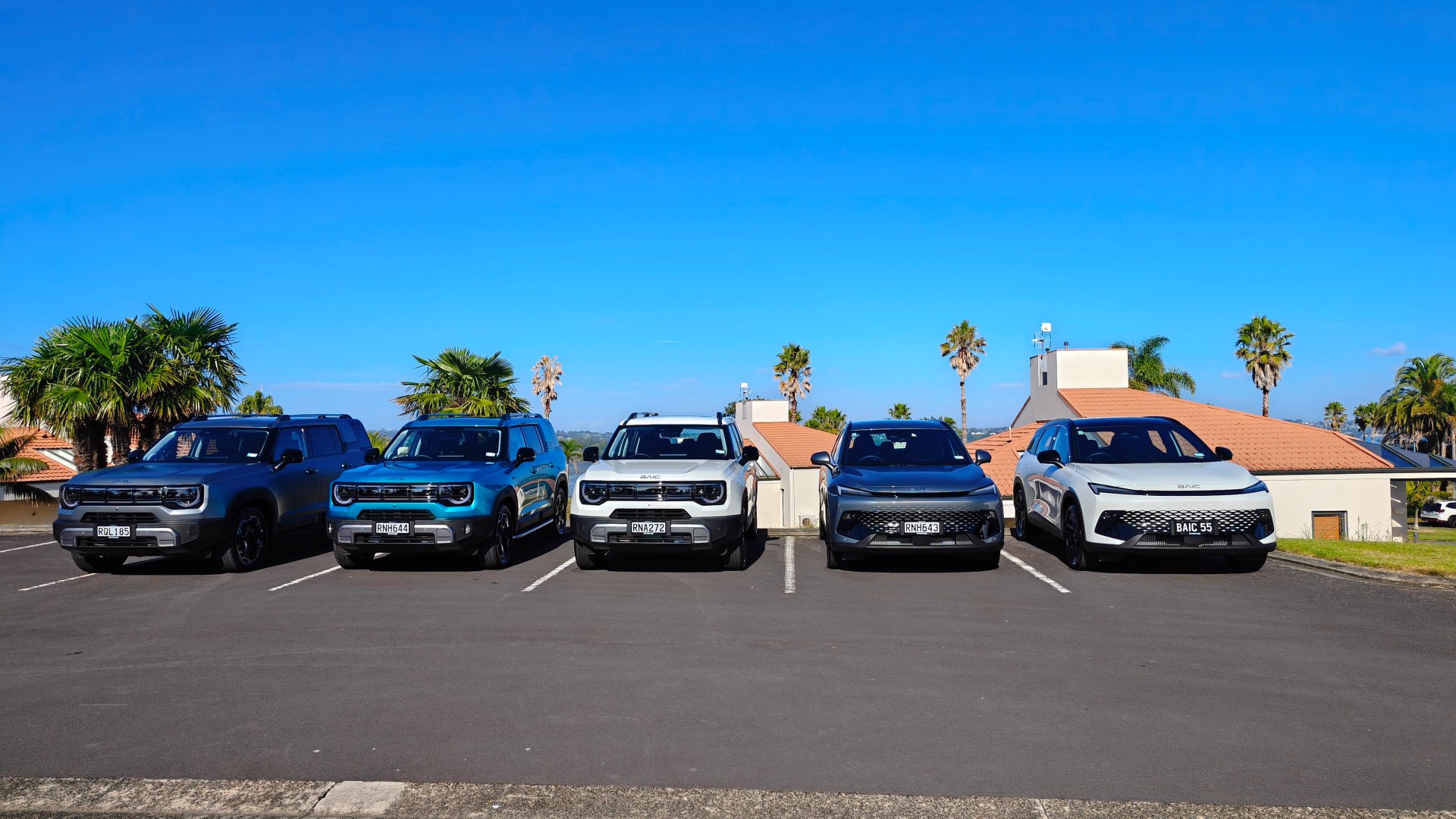 في 27 فبراير بالتوقيت المحلي، أُطلقت علامة BAIC رسمياً في أوكلاند، نيوزيلندا، مع الكشف عن طرازَين استراتيجيَّين بارزَين: B30 وX55. 