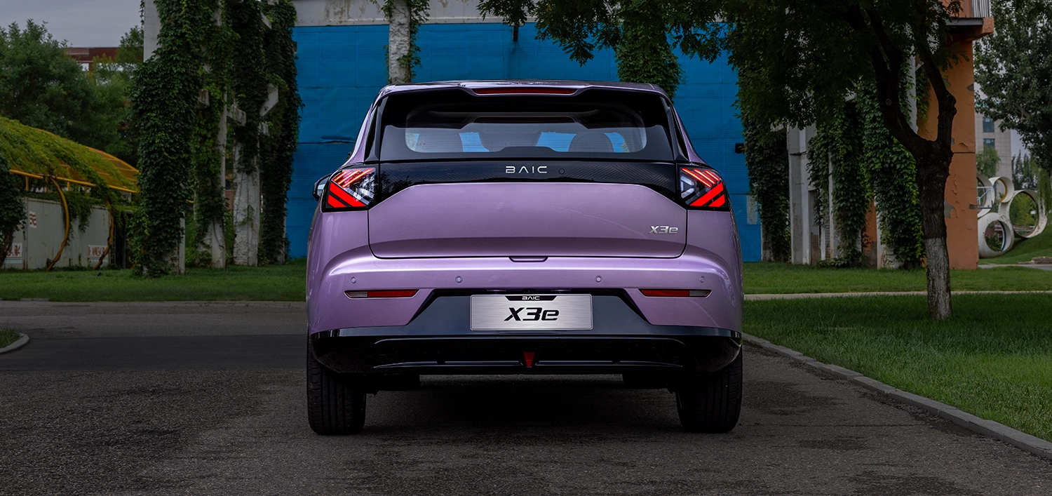 Sharp-edge designed tail lights